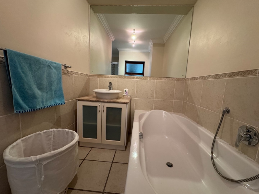  Bedroom Property for Sale in Signal Hill Western Cape